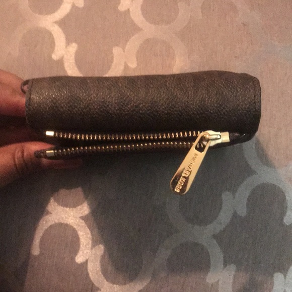 Michael Kors signature bifold wallet - Picture 17 of 17